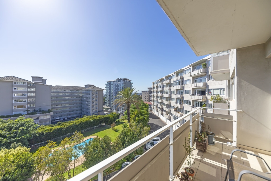 To Let 2 Bedroom Property for Rent in Green Point Western Cape